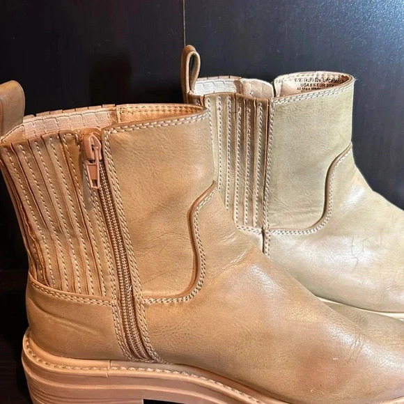 TIME AND TRU WOMENS US 6.5 TAN SLOUCHY SHAFT CHUNKY TREAD LUG CHELSEA BOOTS. - Picture 11 of 13